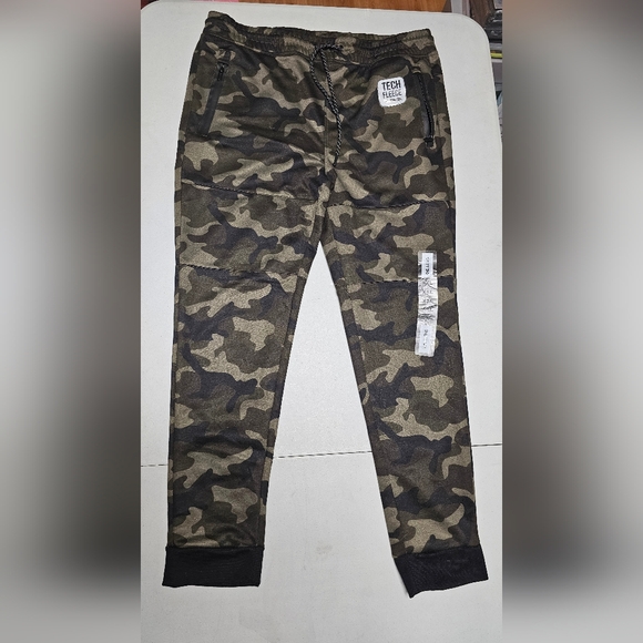 Men's Camouflage Jogger Pants - Picture 2 of 11